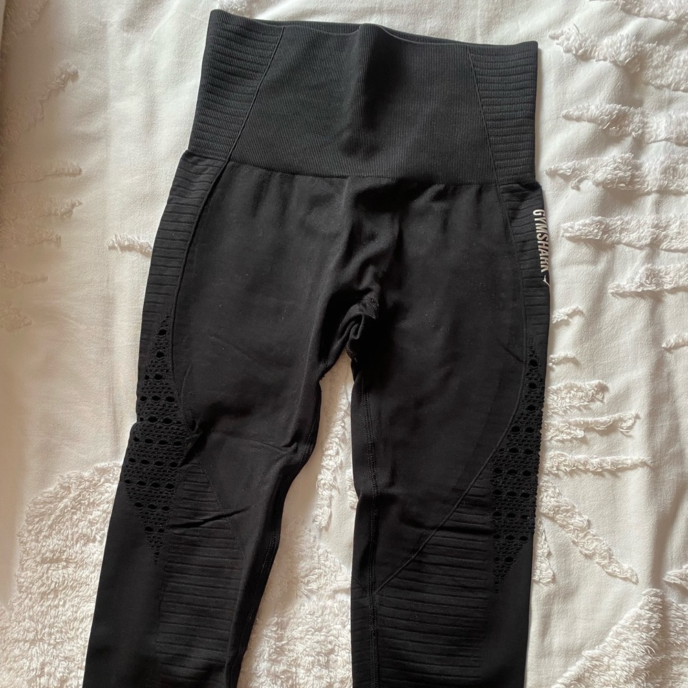 Black Gymshark workout leggings